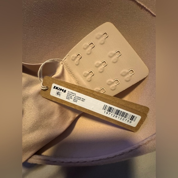 Skims Ultimate Push up Plunge Bra - Picture 3 of 4